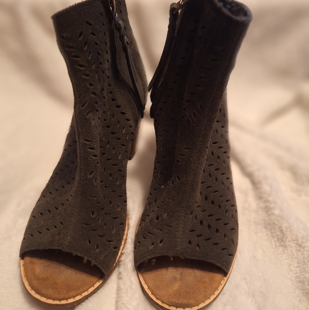 Tom's Women's Dark Brown Peep Toe Suede Ankle Boots Size 7
